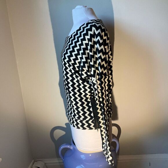 H by Bordeaux ZigZag Boatneck Sweater, OS. Zipper detail at hips. Punk, goth - Picture 6 of 11